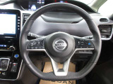 運転が楽しくなる明るく開放的な運転席まわりです。