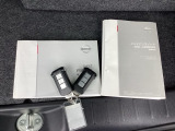 メンテナンスノート【整備記録簿】、取説も揃っています。スマートキーはバッグなどにしまったままボタン操作でエンジンの始動・停止ができて大変便利です。