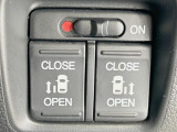 【両側パワースライドドア】スマートキーや運転席のスイッチで後席両側スライドドアの開閉が可能♪電動だから力を入れてドアを開ける必要が無く、小さなお子様でも簡単に開け閉めでき快適です♪