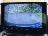 後方確認が容易なモニターで、安全運転をサポート。駐車時など、狭い場所での運転も安心ですっきり行えます。