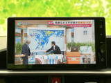 見やすい大型ディスプレイで、ドライブ中の情報取得もラクラク。ナビやオーディオ操作も直感的に行えます。多彩な情報を表示し、快適な運転をサポートします。