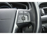 運転中、前方から目線をそらさずにオーディオ等の操作ができるよう、適切に配置されたスイッチ類。安心&快適なドライブを演出してくれる便利な機能です。