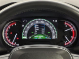 【メーターまわり】ドライバーから見やすい位置にあって安全運転に寄与します。マルチインフォメーションディスプレイでは、クルマに関する情報の確認はもちろん、各種安全機能・装備のON/OFFも設定可能。
