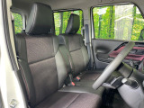 運転席シート廻りは使用感も少なく、良好な状態となっています。丁寧に使われていたことがよくわかりますね。ハーフレザー仕様