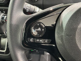 ステアリングにオーディオ操作スイッチが付いています。オーディオ画面に直接タッチしなくても操作が出来ますので、運転に集中できます。