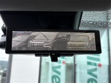 【デジタルルームミラー】車両後方カメラの映像をルームミラーに映すことが出来ます。 そのため、後席に人や荷物があって後方が見えづらい場合でもしっかり視界を確保することが出来ます。