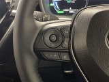 マルチインフォメーションディスプレイ内の表示切替や運転支援機能、オーディオの操作をステアリングから手を放さず行うことができ、運転に集中できます。