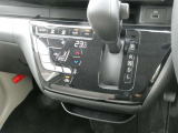 キビキビとした走りと優れた燃費を両立した、日産自慢のCVTは操作のし易いインパネシフトを採用しております♪