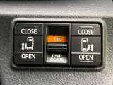 【両側パワースライドドア】スマートキーや運転席のスイッチで後席両側スライドドアの開閉が可能♪電動だから力を入れてドアを開ける必要が無く、小さなお子様でも簡単に開け閉めでき快適です♪