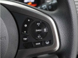 ◆アダプティブクルーズコントロール◆予め設定した車速内でクルマが自動的に加減速。前走車との適切な車間距離を維持しながら追従走行します。【LKAS】車線維持支援システムでステアリング操作を支援。
