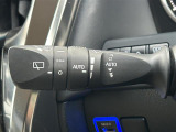 【オートワイパー(AUTO)】雨が降り出した時に、雨滴検出用センサー(レインセンサー)が雨滴を感知すると、自動でワイパーが動作します。