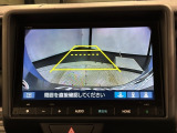 リバースギアに入れるだけで後方の表示へ切り替わります。夜間や雨の日の駐車も楽になりますよ。
