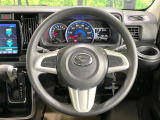 インテリアに合わせたデザインのステアリングは、運転される方のことも考え、運転しやすい形状、大きさです。是非一度、実際に触ってお確かめください。