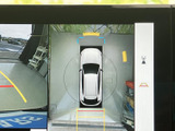 後方の視界を広げるバックモニターで、安全な駐車をサポート。狭い場所でも、周囲の状況を的確に把握できます。運転に自信がない方にもおすすめです。