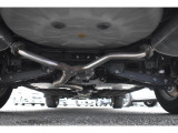 車両後方からの下回りです。マフラー防錆塗装や下回り防錆施工等も可能でございます。