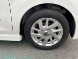 155/65R14インチタイヤ&アルミホイルが装着されています。