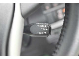アクセルから足を離しても設定速度で走り続けてくれます。高速道路での長距離移動が楽になりますよ♪