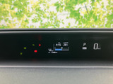 視認性の高いメーター類で、運転に必要な情報を的確に把握できます。直感的な操作性で、安全な運転をサポートします。デザインも洗練されています。