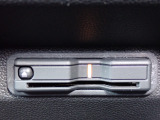 ■【ETC車載器】が装備されています。セットアップをしてお渡しとなり、ETCカードを差し込むだけで高速道路の利用が可能です。