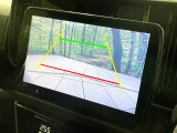 【バックカメラ】駐車時に後方がリアルタイム映像で確認できます。大型商業施設や立体駐車場での駐車時や、夜間のバック時に大活躍!運転スキルに関わらず、今や必須となった装備のひとつです!