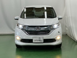 LEDヘッドライトを装備しています。LEDヘッドライトはとても明るく、雨の日や夜間走行も安全・安心です。オートライトコントロール付きで周囲の明るさに応じて自動で点灯・消灯します