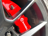 【ブレンボ製キャリパー】ハイパワー車両には強力なブレーキが必須!世界のスーパーカーにも採用されるイタリアの高級メーカー「ブレンボ」を装着!色鮮やかなキャリパーがスポーティな印象を引き立てます♪
