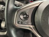 ステアリングにオーディオ操作スイッチが付いています。オーディオ画面に直接タッチしなくても操作が出来ますので、運転に集中できます。