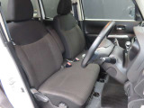 運転席のドアを開け、乗り込む際のイメージです。