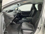 【運転席・助手席シート】いたみ、汚れなどは少なく、全体的に良好な状態です。