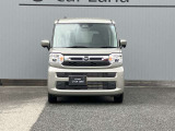 軽自動車の限られた室内空間をフルに活用し、小柄ながら過ごしやすい車内を作り出しています。