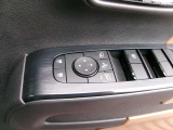 ドアミラーの鏡面の調節、格納は運転席からすべて操作できます!