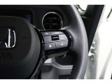 Hondaセンシングの機能のひとつ、アダプティブクルーズコントロール付!アクセルから足を離しても設定したスピードと前車との車間を保ち走行してくれます!車線維持もアシスト☆高速道路で疲労軽減ですね☆