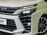 【LEDヘッドライト】悪天候や夜間走行時も良好な視界を確保し安心して運転できる高輝度LEDヘッドライトを装備!点灯速度が早く、消費電力も抑えられています。