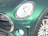 ●LEDヘッドライト:夜間走行時も良好な視界を確保し安心して運転できる高輝度LEDヘッドライトを装備!点灯速度が早く、消費電力も抑えられています。