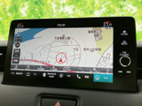 高精細な画面で、快適なドライブをサポート。多彩な機能で、目的地への道案内から音楽鑑賞まで、あらゆるニーズにお応えします。使いやすさも魅力です。