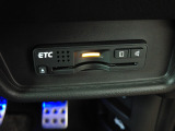 ETC付。高速道路の料金所はキャッシュレスで通過です。サービスエリア等にあるスマートインターの出入りも利用可能でとっても便利。ご納車後すぐにお使い頂けるようセットアップしてのお渡しとなります。