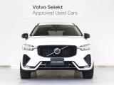 Dark エクステリアとなることでXC60に精悍な印象が加わり、さらにモダンでスポーティな存在感を与えます。