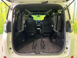 積み下ろしのしやすいデッキにはたっぷりと荷物を積み込んでいただけます。遊びから仕事まで、様々なシーンで頼れます♪