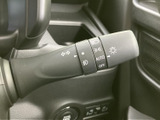 操作しやすい位置に配置されたウインカーレバー。スムーズな操作で、安全な車線変更をサポートします。直感的に使える設計です。