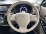 インテリアに合わせたデザインのステアリングは、運転される方のことも考え、運転しやすい形状、大きさです。是非一度、実際に触ってお確かめください。