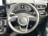 インテリアに合わせたデザインのステアリングは、運転される方のことも考え、運転しやすい形状、大きさです。是非一度、実際に触ってお確かめください。