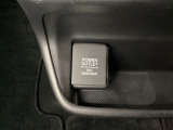アクセサリーソケットはUSBのアダプターなどをつければ、スマホの充電にも使えます。周辺には物が置けるボックスがついています。
