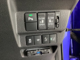 パワースライドドアの開閉はスマートキーのリモコンやドアノブは勿論、運転席側のスイッチ操作でも開閉ができ、安全・簡単です。