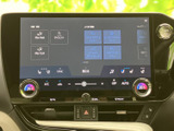 高画質のディスプレイが、運転の快適性を向上させます。目的地までのナビゲーションや情報収集をスムーズに行える、便利な機能が満載です。