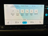 3ゾーンフルオートエアコンを装備。運転席と助手席、後部座席がそれぞれ独立して温度の設定ができます。
