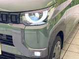 【LEDヘッドライト】悪天候や夜間走行時も良好な視界を確保し安心して運転できる高輝度LEDヘッドライトを装備!点灯速度が早く、消費電力も抑えられています。
