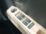 【電動格納ミラー】サイドミラーは電動格納式となっており、狭い駐車場でもキズがつくリスクを抑えられます。
