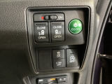 スライドドアは通常のドアに比べて、車のボディーに対し平行に開閉し、開けてもスペースを取りません。出入り口が大きいドアはお子様のいるご家庭はもちろん、混んだ駐車場でも大活躍です!