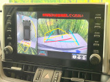 【パノラミックビューモニター】専用のカメラにより、上から見下ろしたような視点で360度クルマの周囲を確認することができます☆死角部分も確認しやすく、狭い場所での切り返しや駐車もスムーズに行えます。