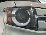 LEDヘッドライトは、点灯の瞬間から最大光量を発揮し、突然暗くなるトンネルなどでの安定感を高めます。